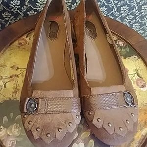 London Underground brown kitten heal flats